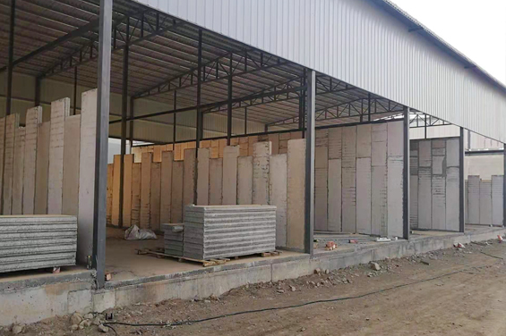 蘭州輕質隔墻板廠房安裝施工中